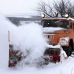 За пробиването на пътя от Главиница за село Черногор помага роторен снегорин