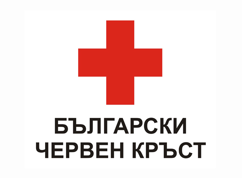 Българския червен кръст раздава студена вода в Силистра