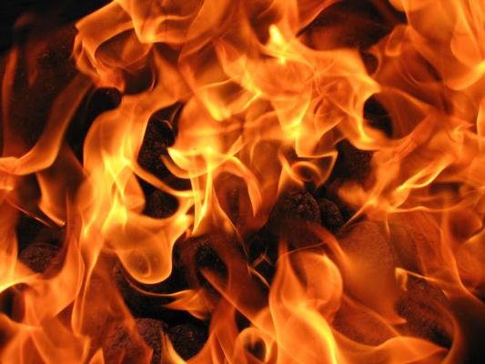 100 бали фураж и кон изгоряха при пожар в Средище